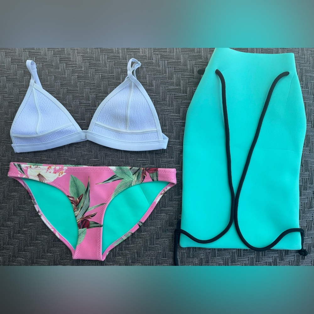 TRIANGL Swimwear 100% Neoprene swimsuit bikini, top, bottoms, and matching bag.
